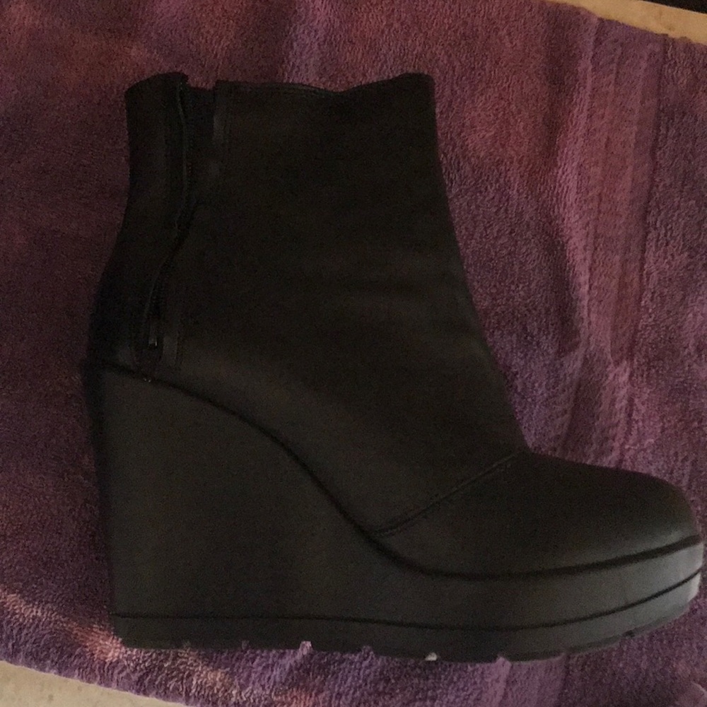 Boots - Picture 2 of 3